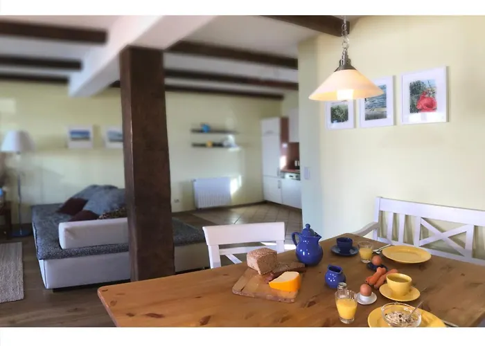 In Mit Terrasse By Interhome 別荘